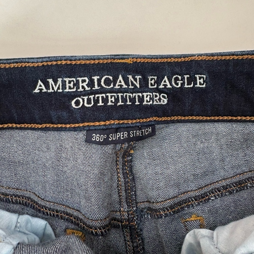 American Eagle Women’s Distressed Denim Shorts Dark Wash Size 6 - Picture 4 of 6